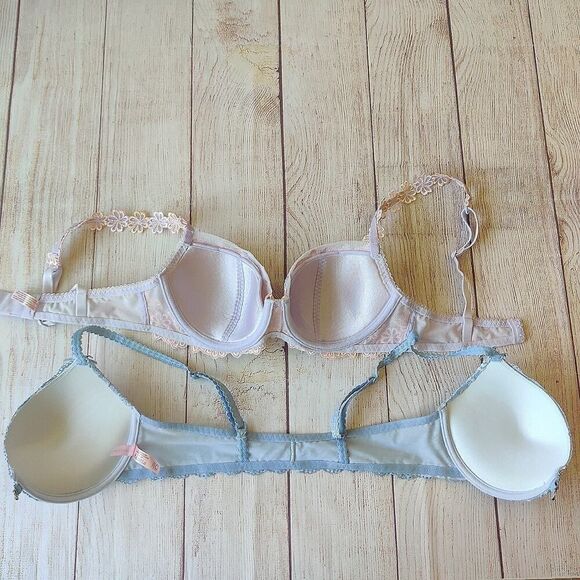 Pair of La Vie en Rose lace overlay bras sz 34C - Picture 6 of 8